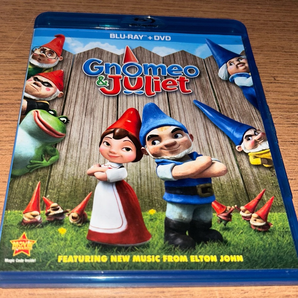 “Gnomeo & Juliet” on Blu-ray & DVD-2011